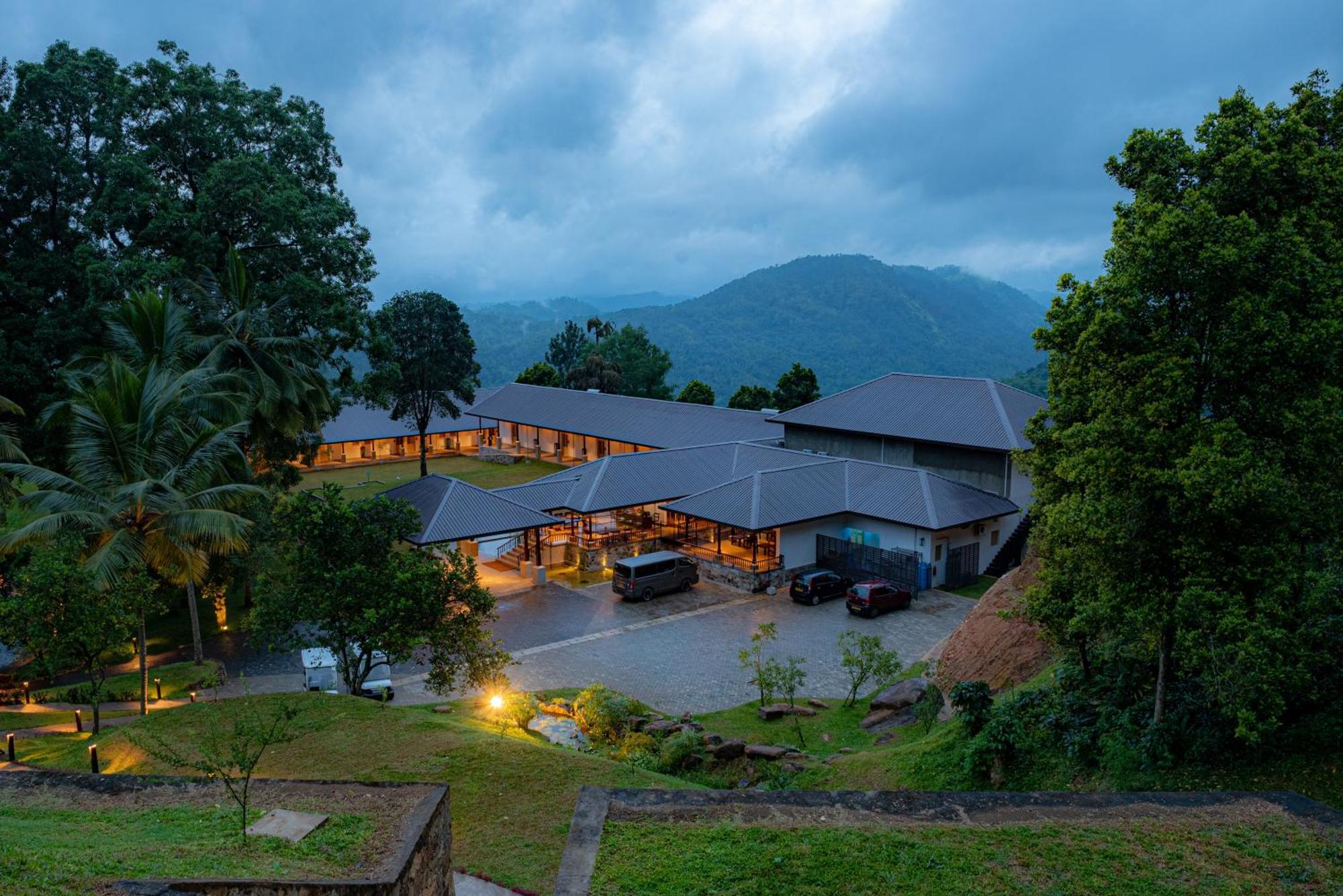 Simpson'S Forest Hotel Kandy Exterior photo